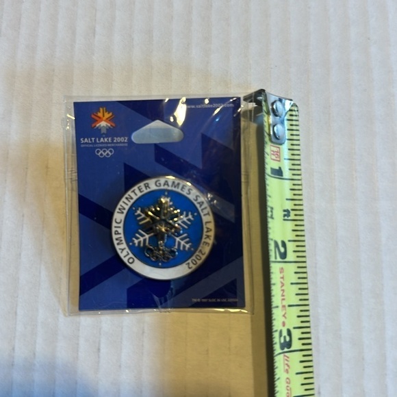 NWT Olympic Winter Games Salt Lake 2002 collectors pin snowflake design - Picture 3 of 4